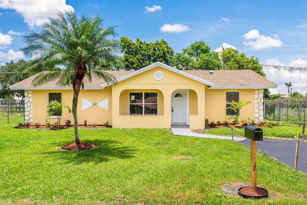 Photo of 1017 SW Avenue I, Belle Glade, FL 33430 (MLS # R11107650)