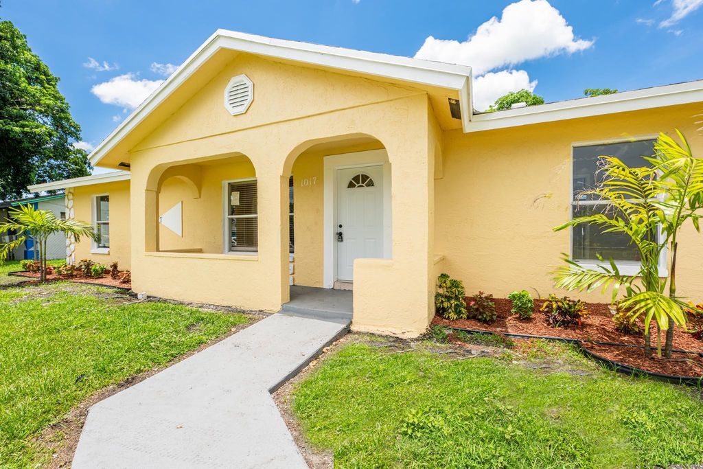 Photo of 1017 SW Avenue I, Belle Glade, FL 33430 (MLS # R11107650)