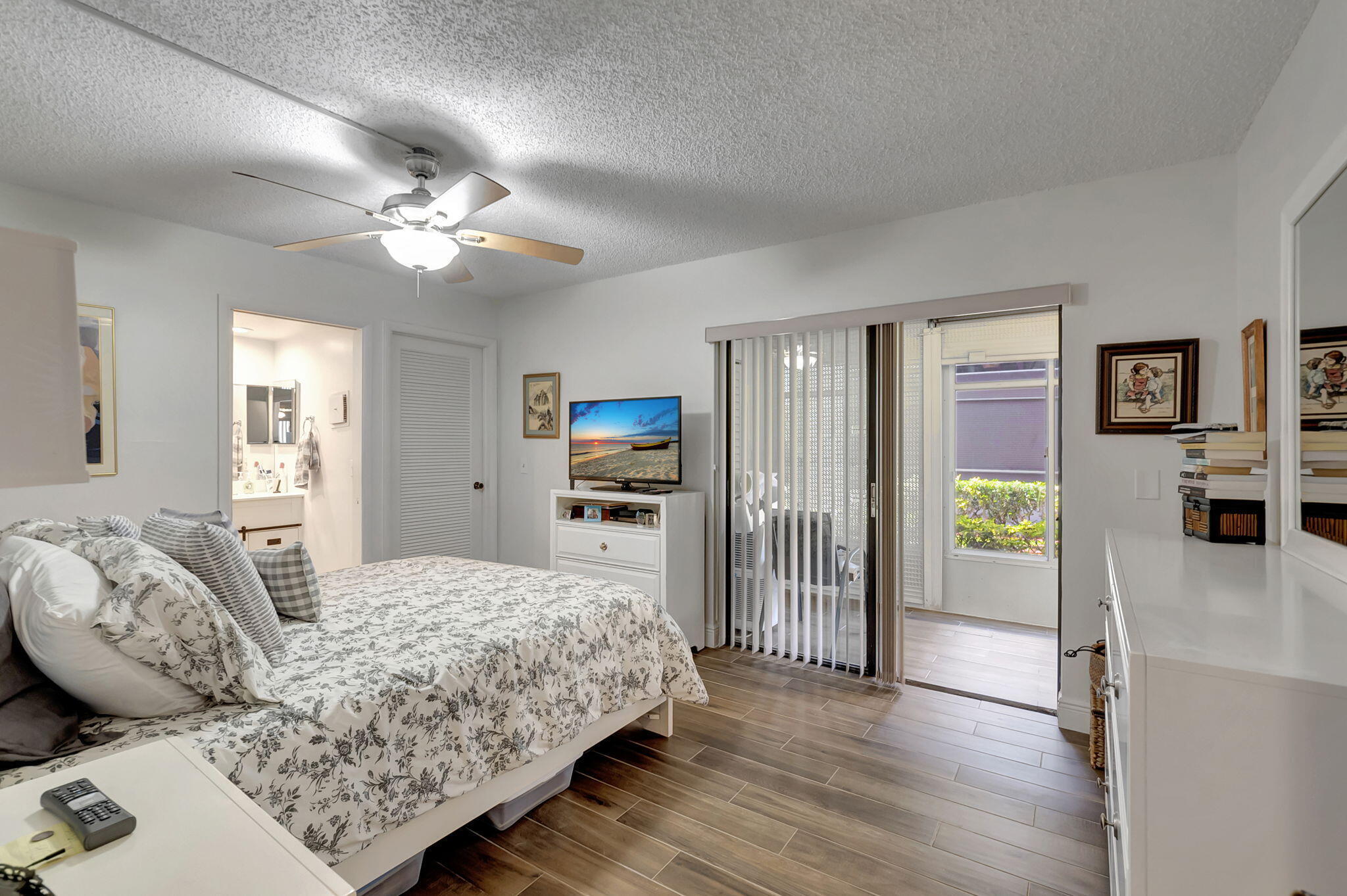 KINGS POINT CAPRI CONDOS - Residential