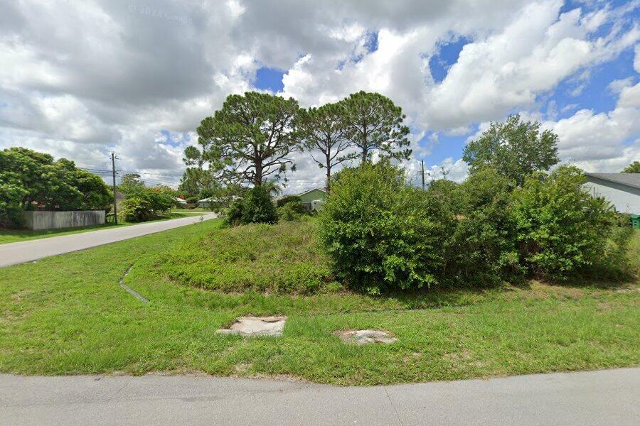 PORT ST LUCIE-SECTION 09 - Land
