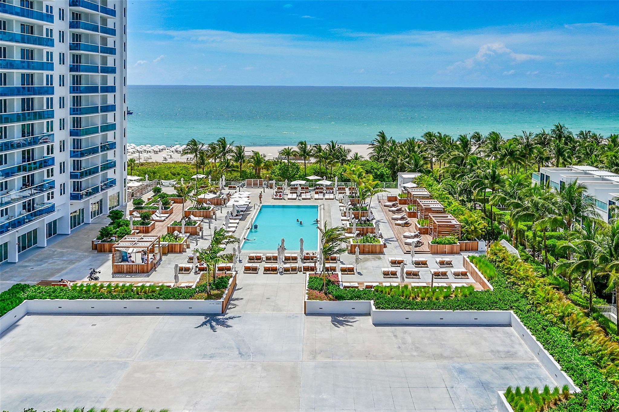 2301 Collins Ave 838