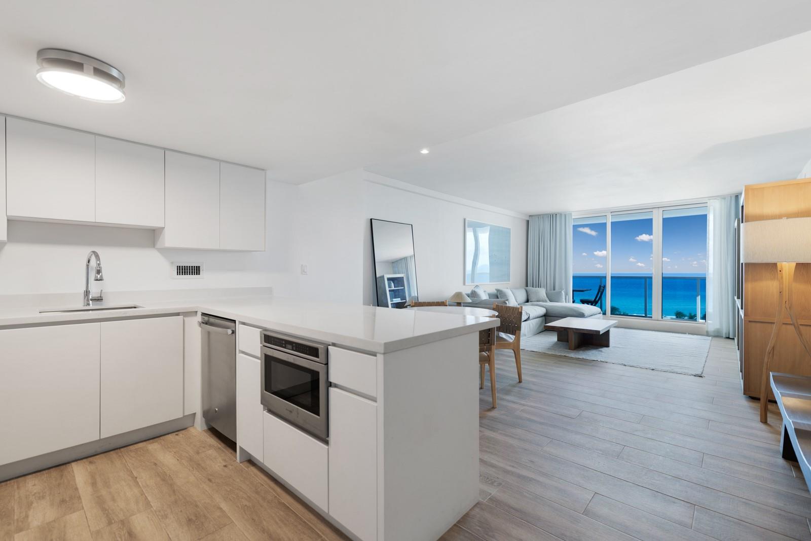 Roney Palace - Residential