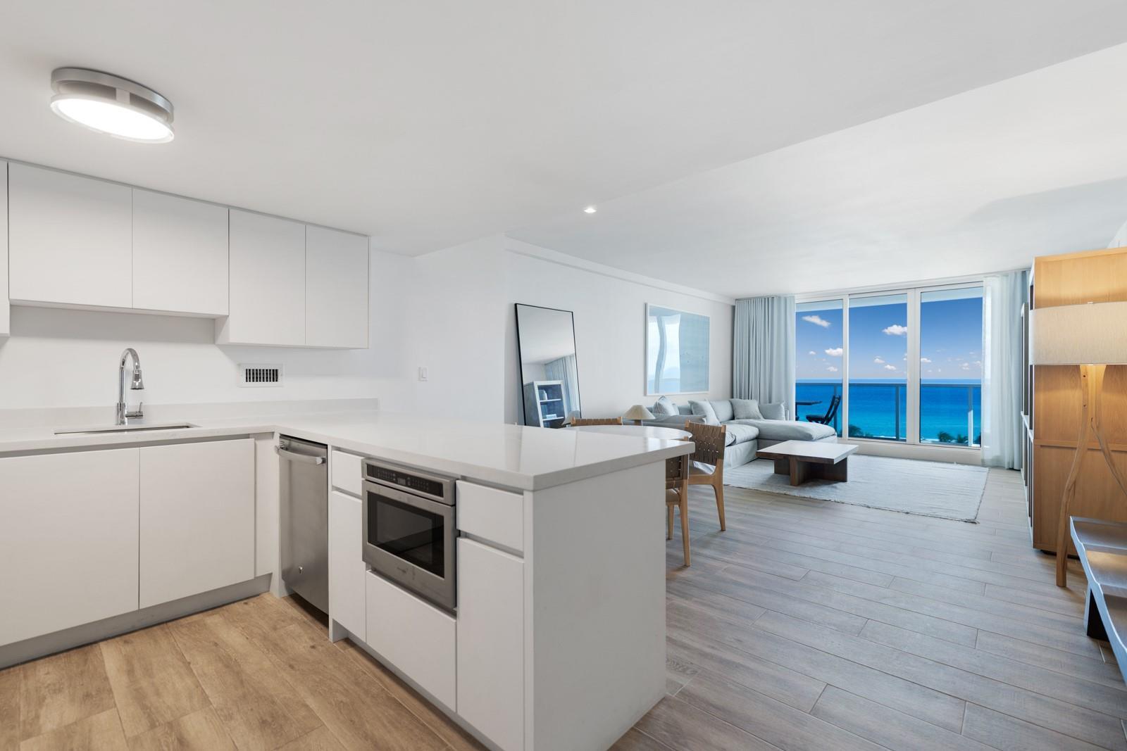 Roney Palace - Residential