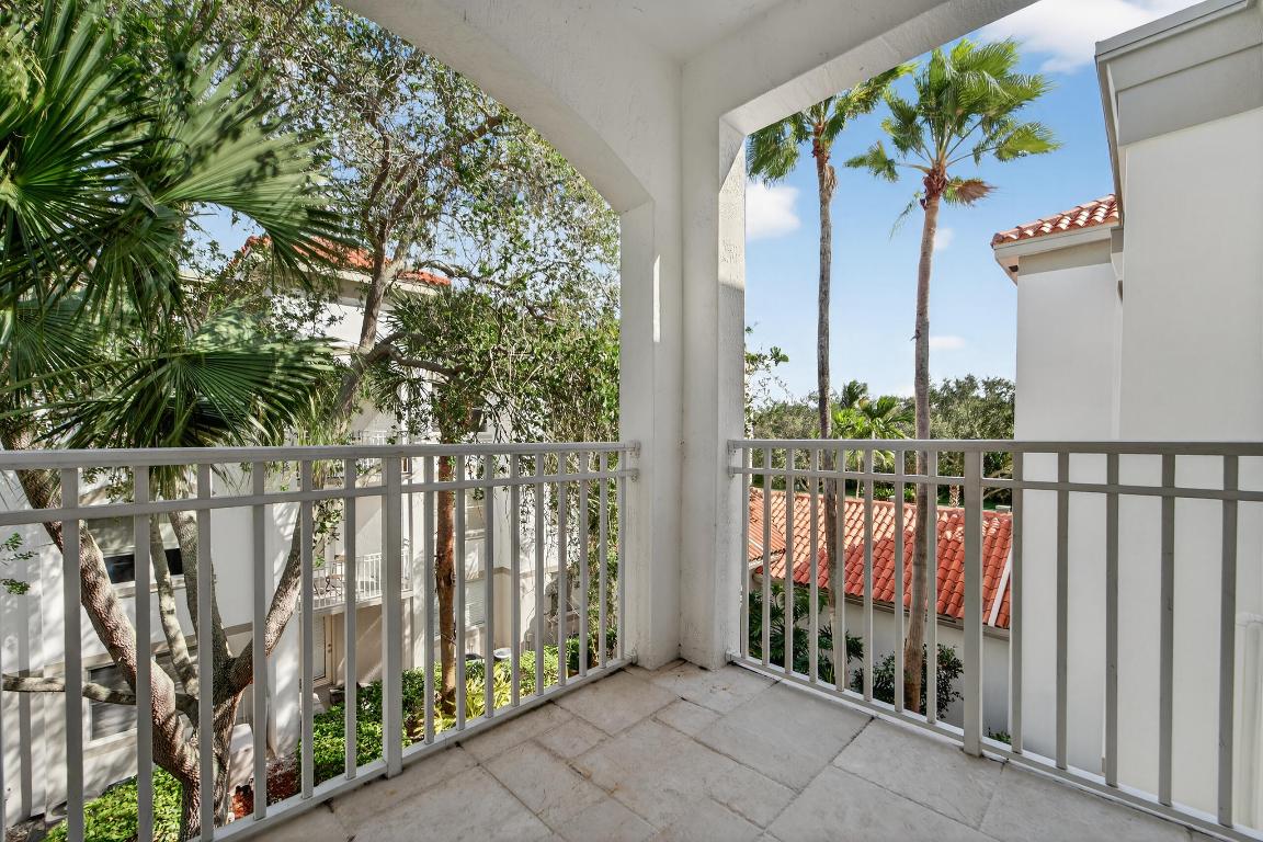 RESIDENCES AT LEGACY PLACE CONDO - Residential Lease