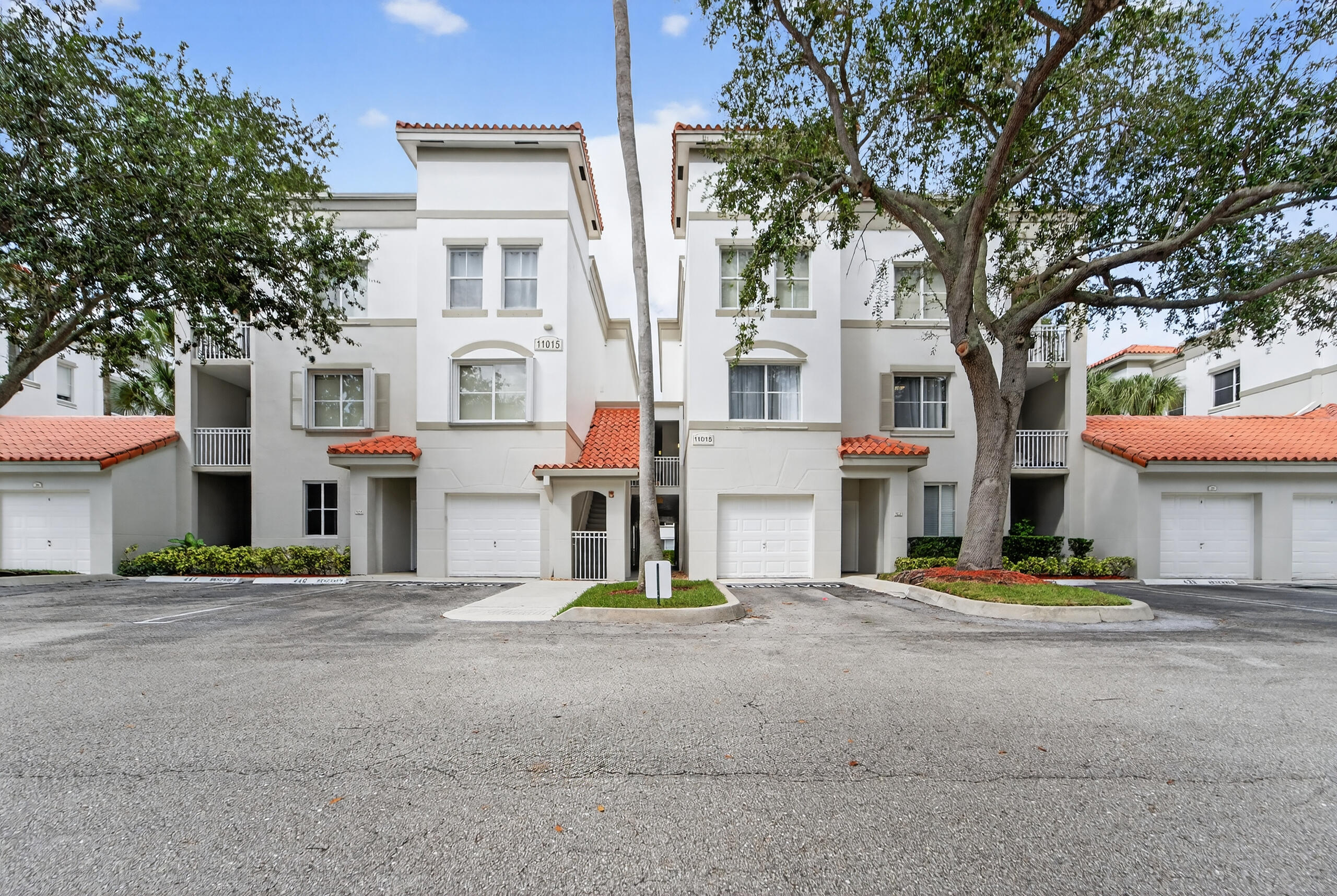 RESIDENCES AT LEGACY PLAC - Residential Lease