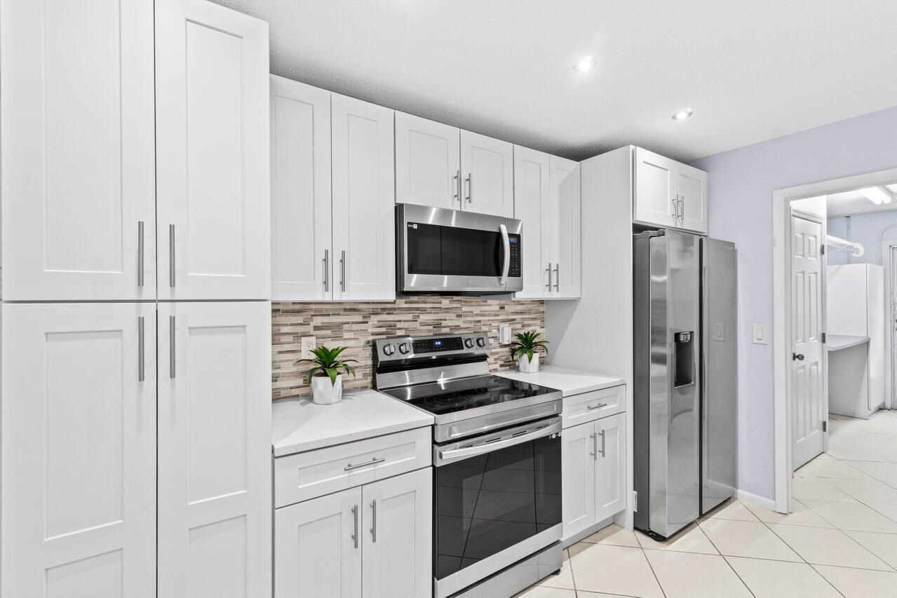 HYPOLUXO VILLAGE 1 - Residential Lease