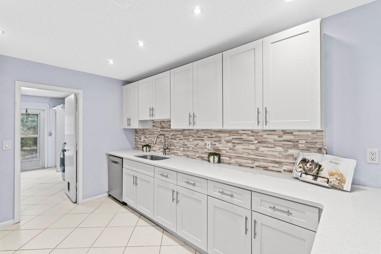 HYPOLUXO VILLAGE 1 - Residential Lease