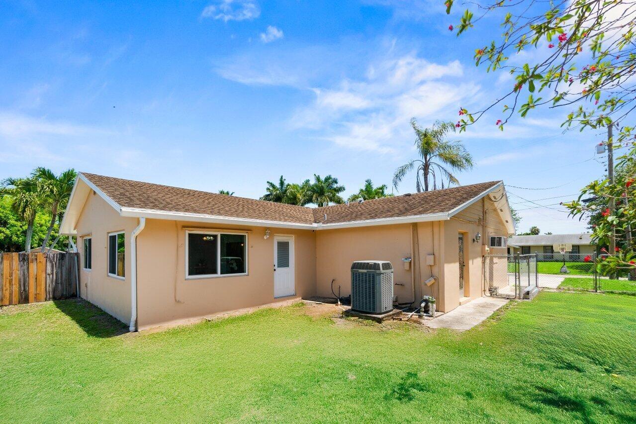 HYPOLUXO VILLAGE 1 - Residential Lease