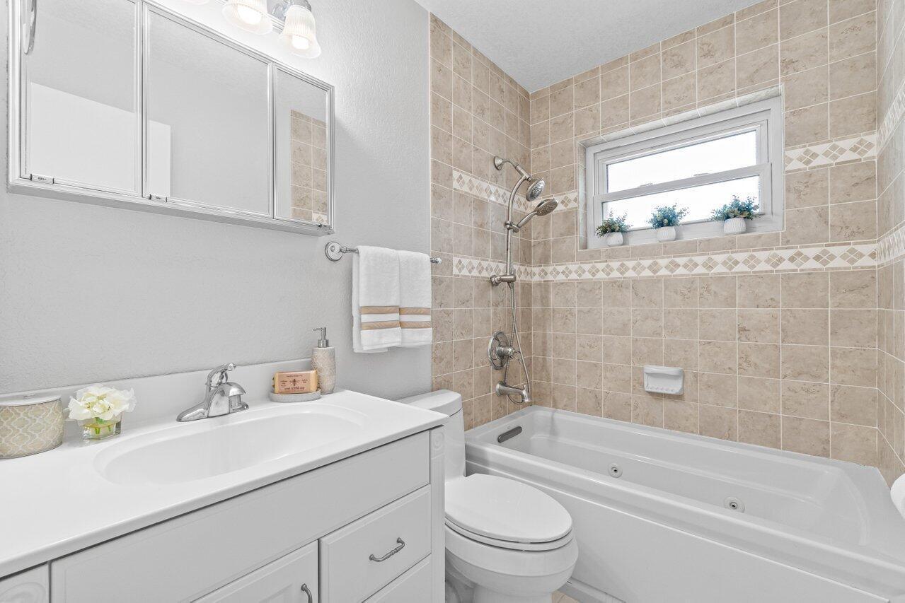 HYPOLUXO VILLAGE 1 - Residential Lease