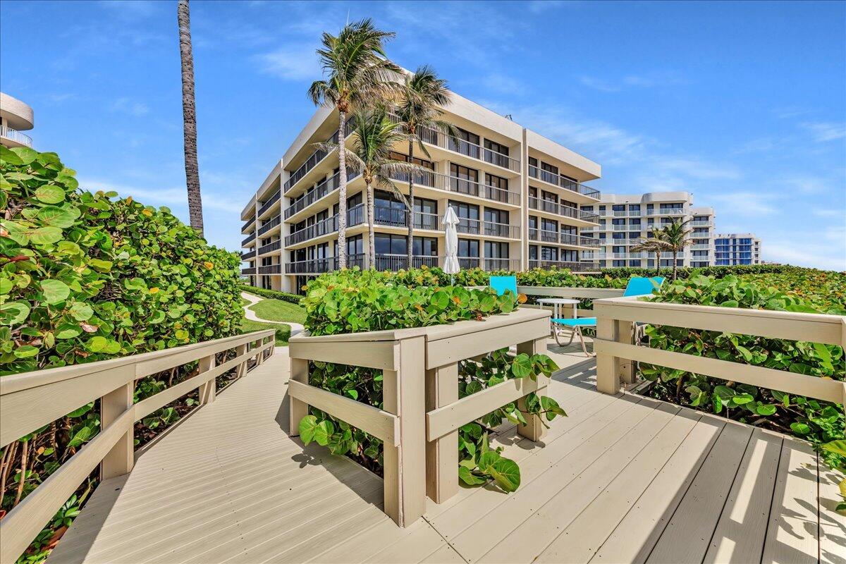 3390 S Ocean Boulevard 2010, Palm Beach, FL, 33480/$1,700,000 4 3390 S Ocean Boulevard 2010