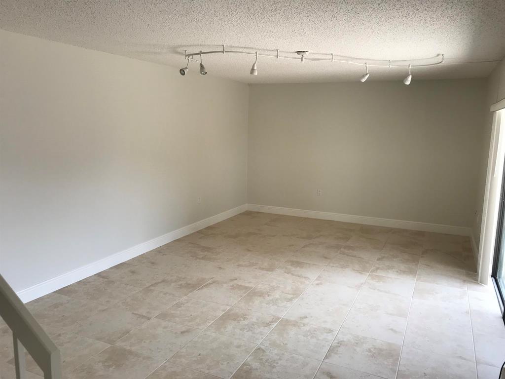 TEQUESTA HILLS CONDO - Residential Lease