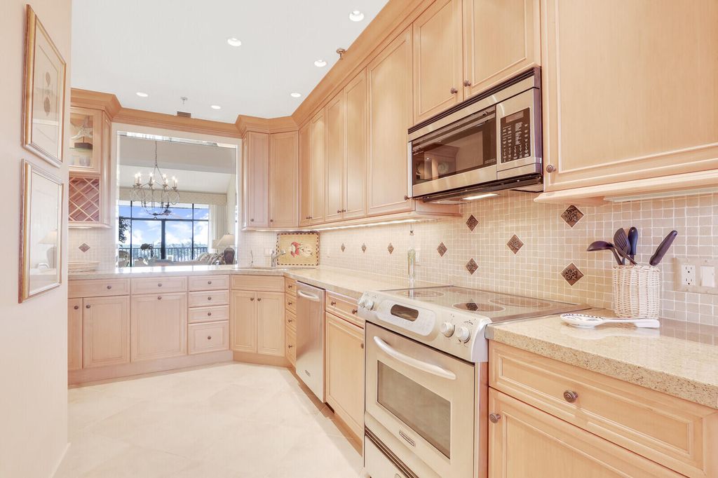 Photo of 11370 Twelve Oaks Way #616, North Palm Beach, FL 33408 (MLS # R10906205)