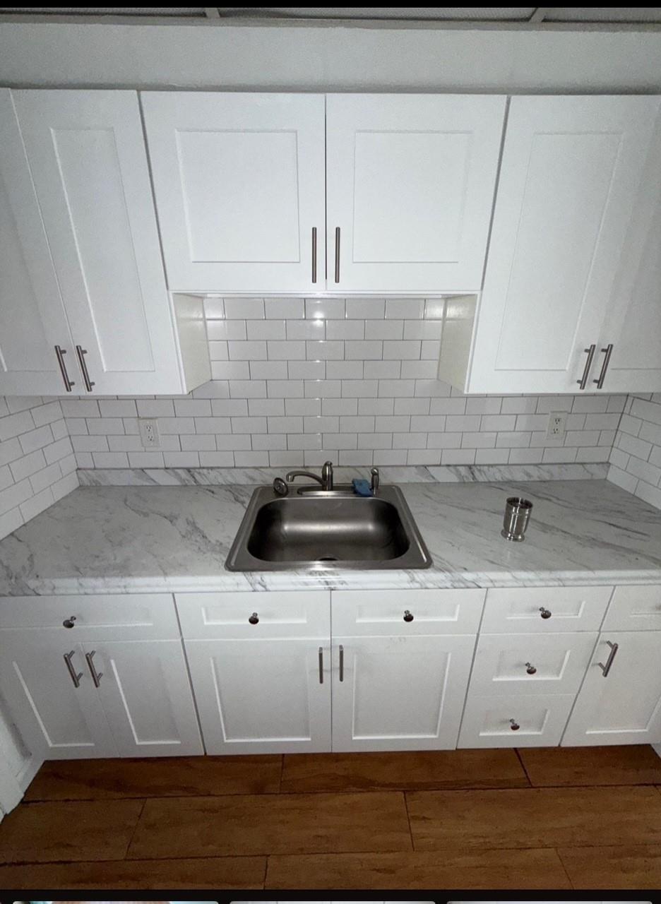 Large remodeled 1 bedroom in Haven House Condo! Kitchen has new cabinets and countertop. Spacious living/dining area. Laundry facilities on site. Parking for 1 car only. Tenants must agree to rent paid via automatic withdraw from bank. Easy, fast approval and move in.