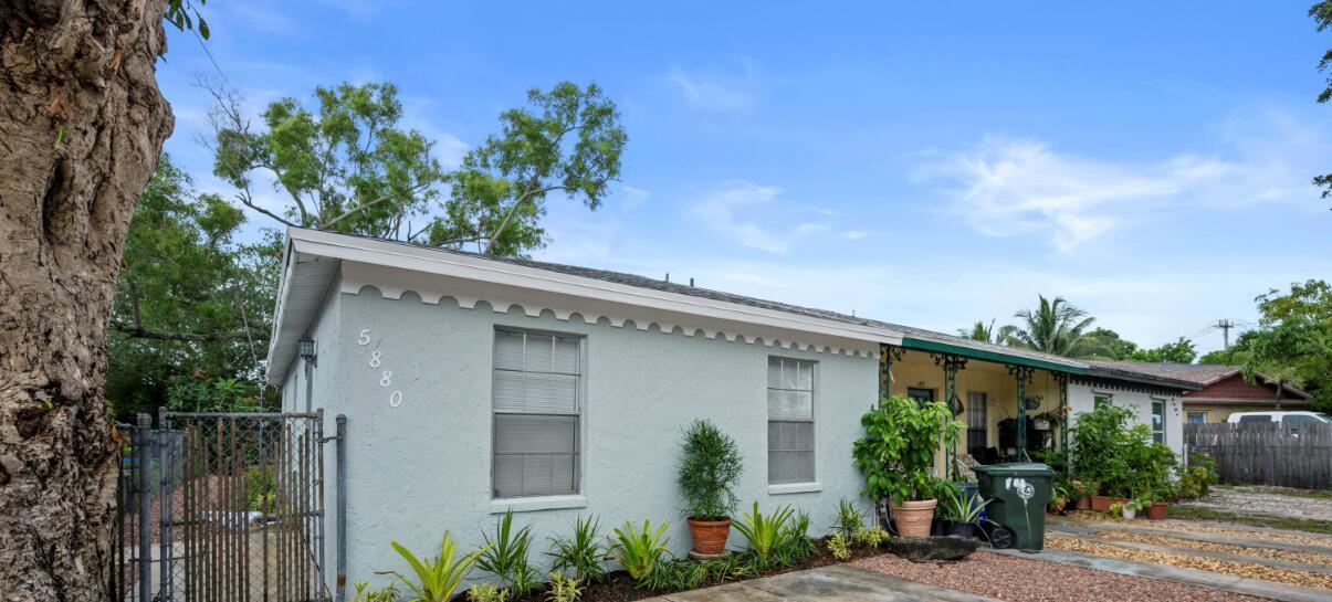 5880 S 38th Street