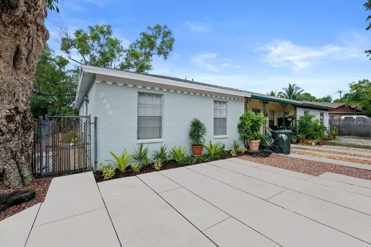 5880 S 38th Street