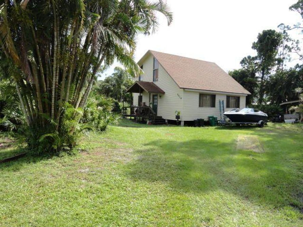 Photo of 5516 Spruce Drive, Fort Pierce, FL 34982 (MLS # R11162156)