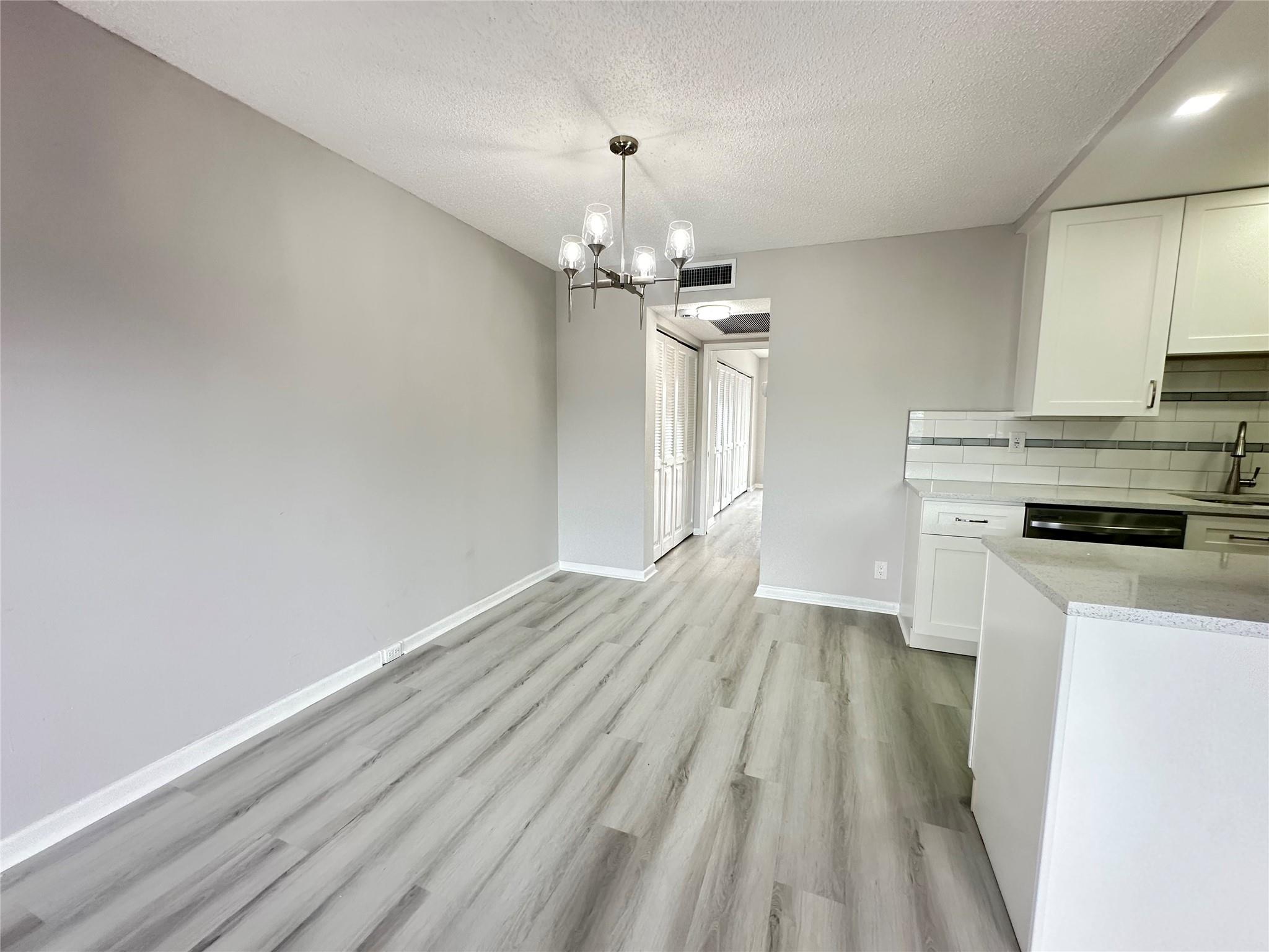 2048 Newport N 2048