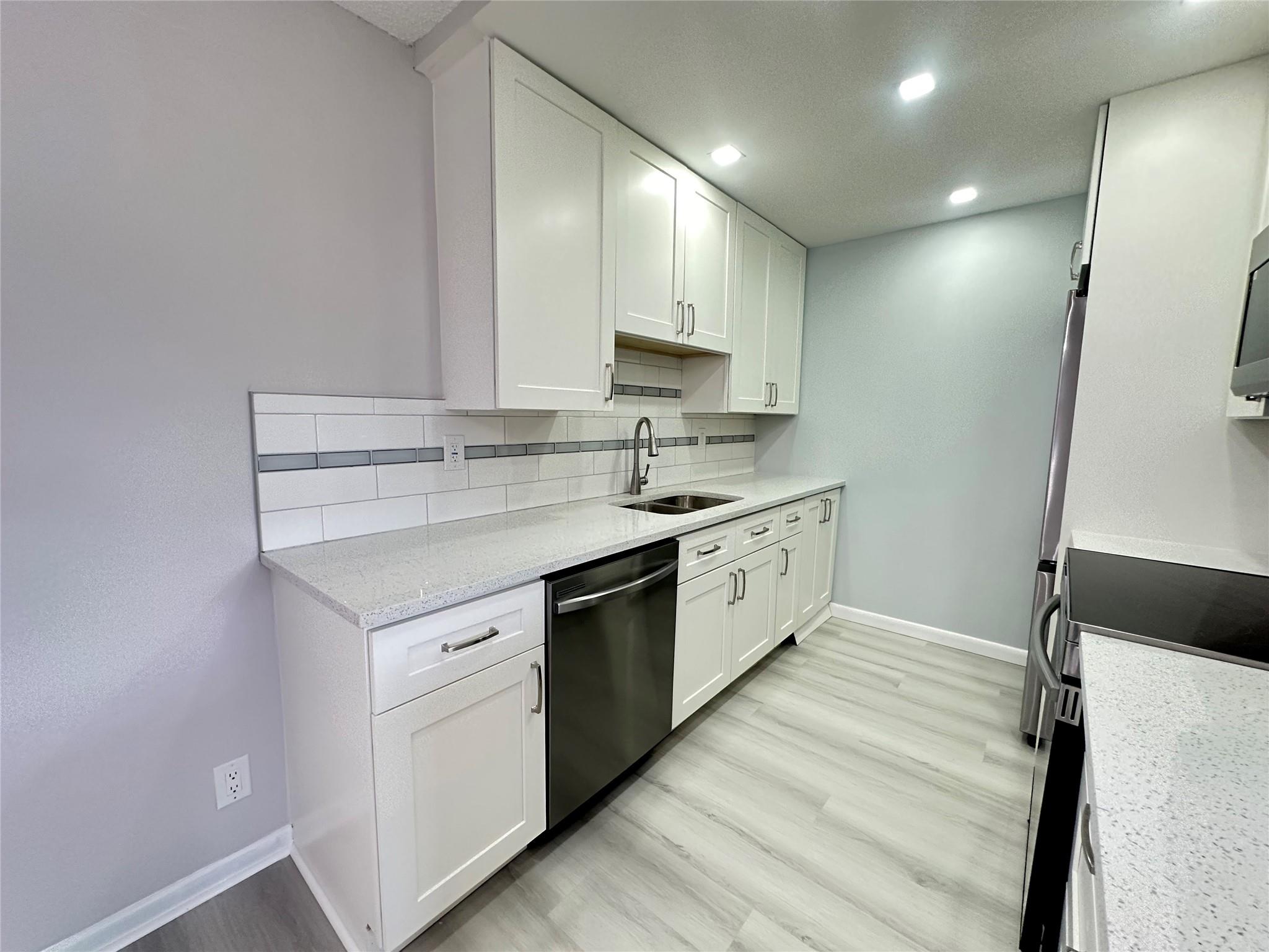 2048 Newport N 2048