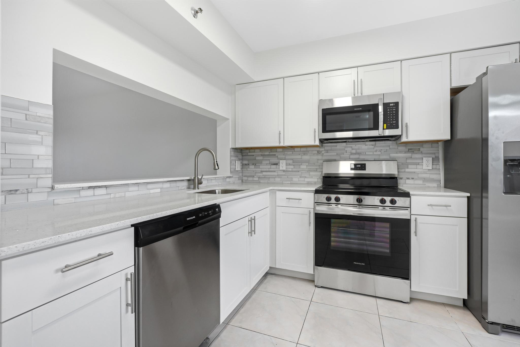 2200 S Cypress Bend Dr 805