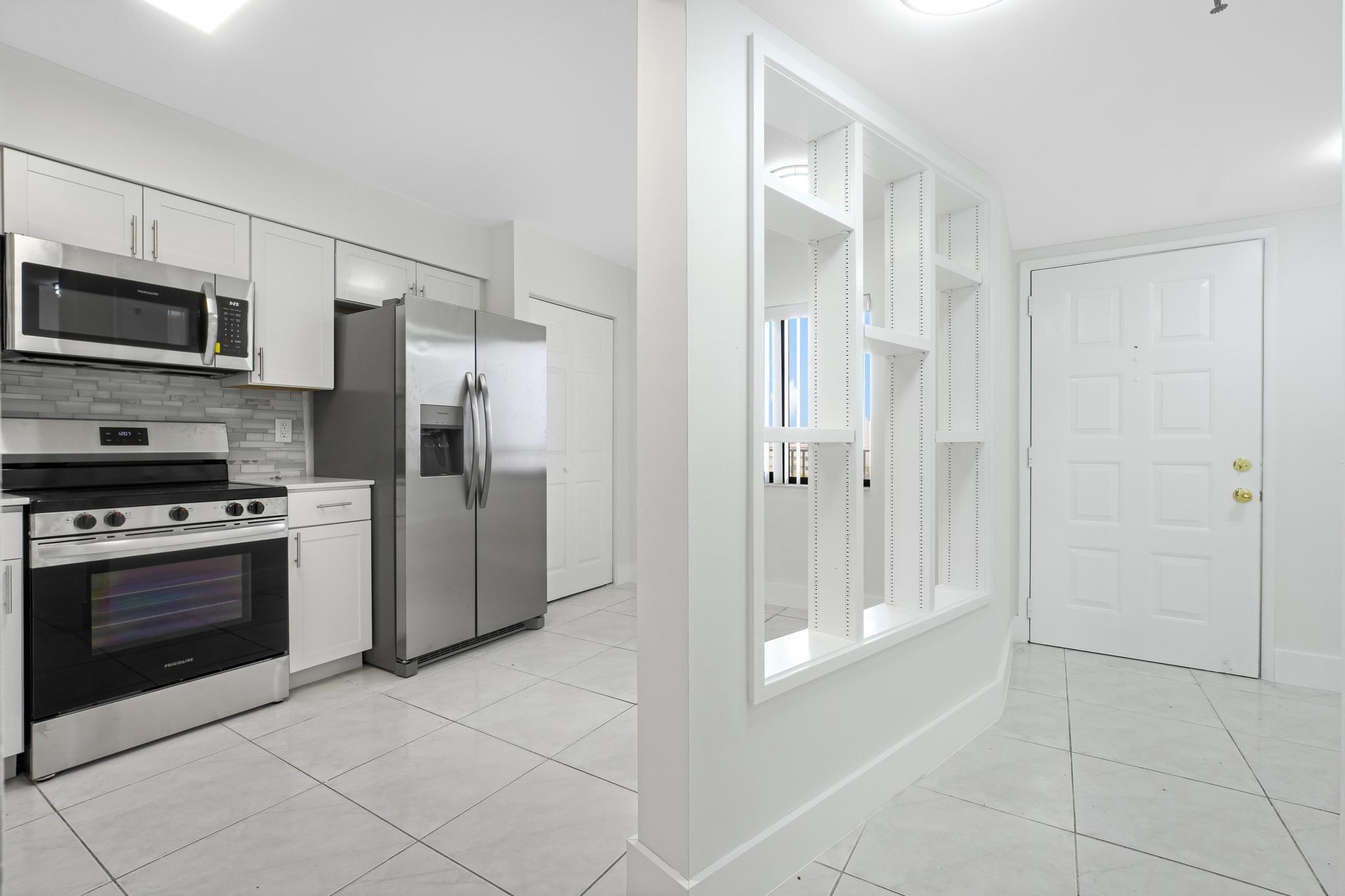 2200 S Cypress Bend Dr 805