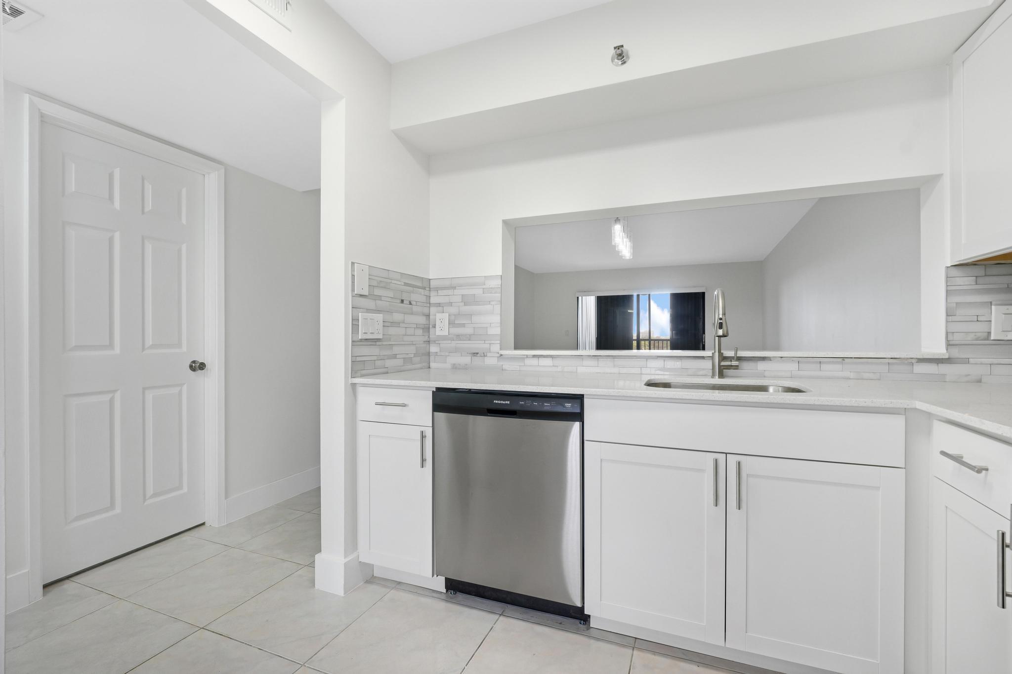 2200 S Cypress Bend Dr 805