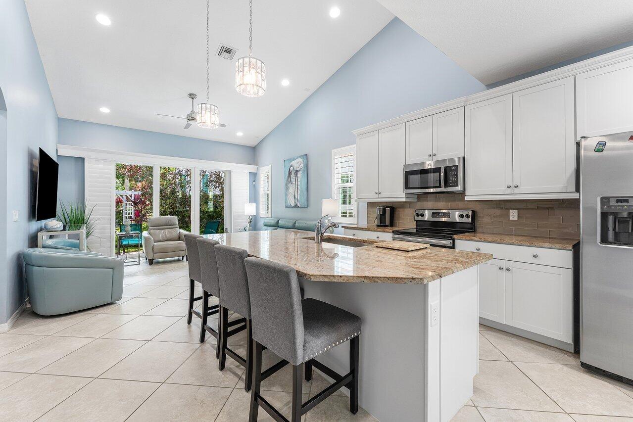 TREVI ISLE - Residential