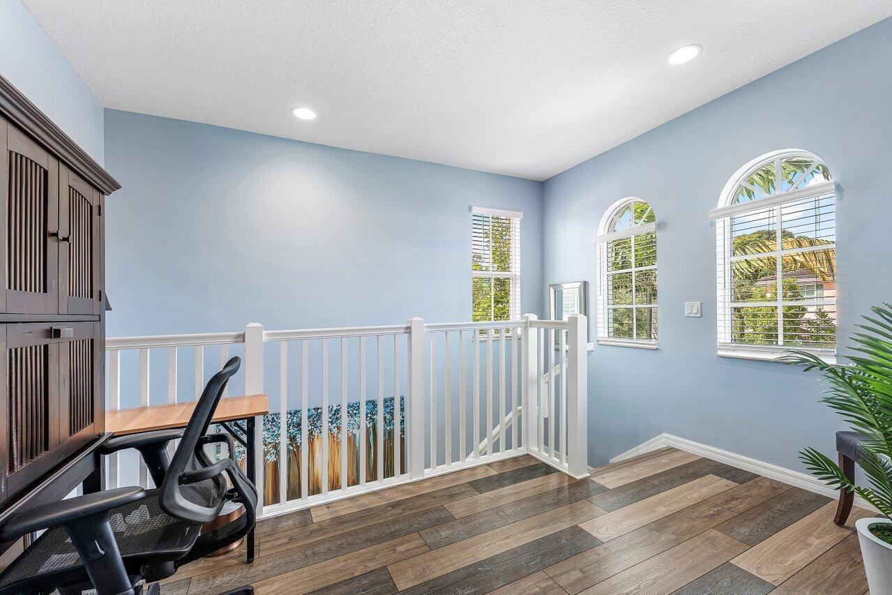 TREVI ISLE - Residential