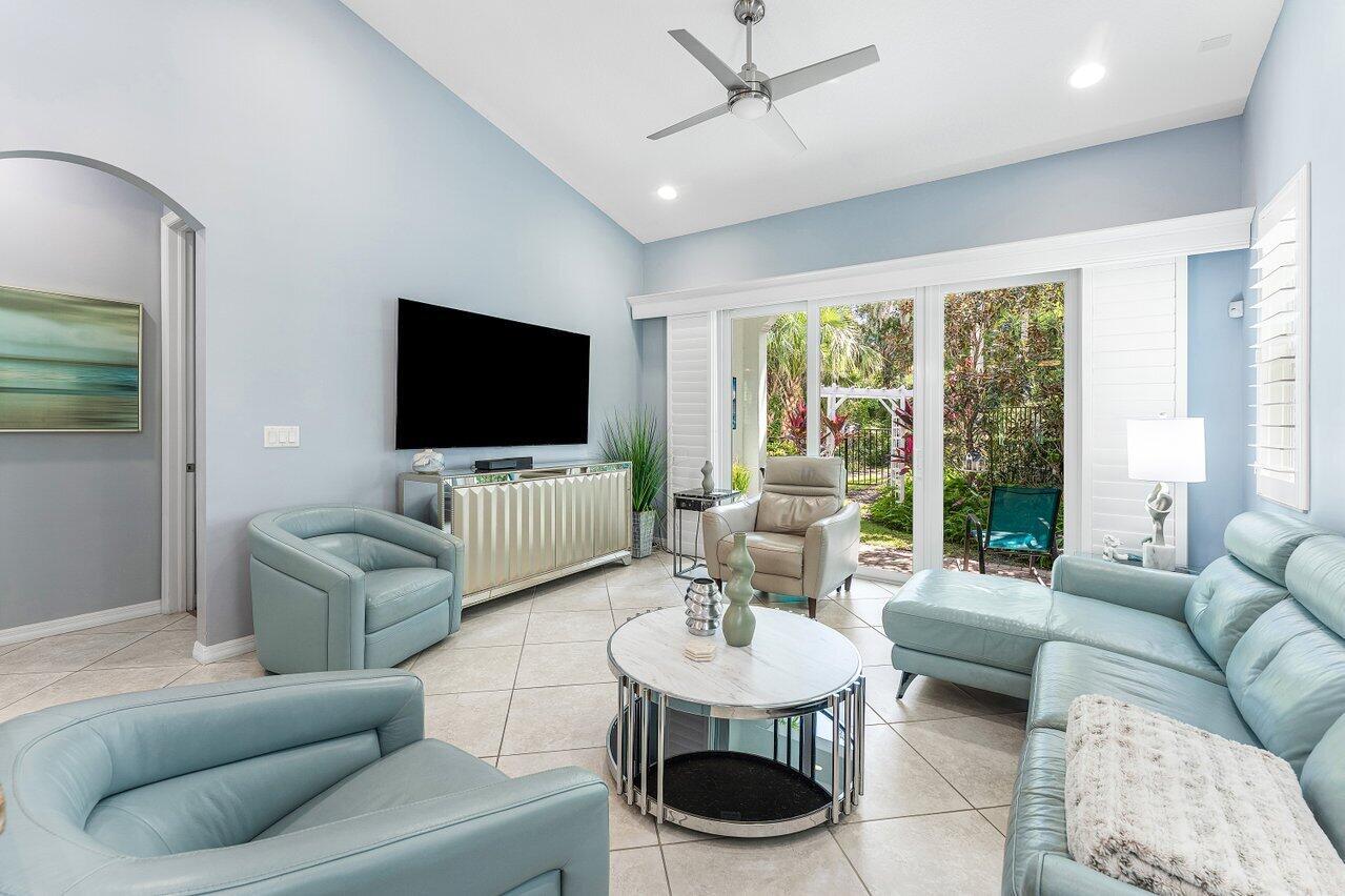 TREVI ISLE - Residential