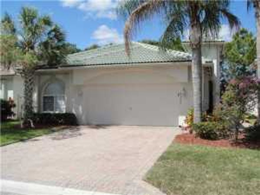 Model perfect 3 BR/2BA Riviera model with custom kitchen featuring wood cabinets and granite. Sliding glass doors from kitchen open to screened patio overlooking large private garden. Tiled in all living areas. Third bedroom being used as den. Enjoy the newly refurbished 26,000 sq ft clubhouse with two pools, state-of-the-art fitness center, aerobics, billiards, cards, crafts, clubs, business center, library, 8 har-tru tennis courts, putting green, shuffle board, professional entertainment,