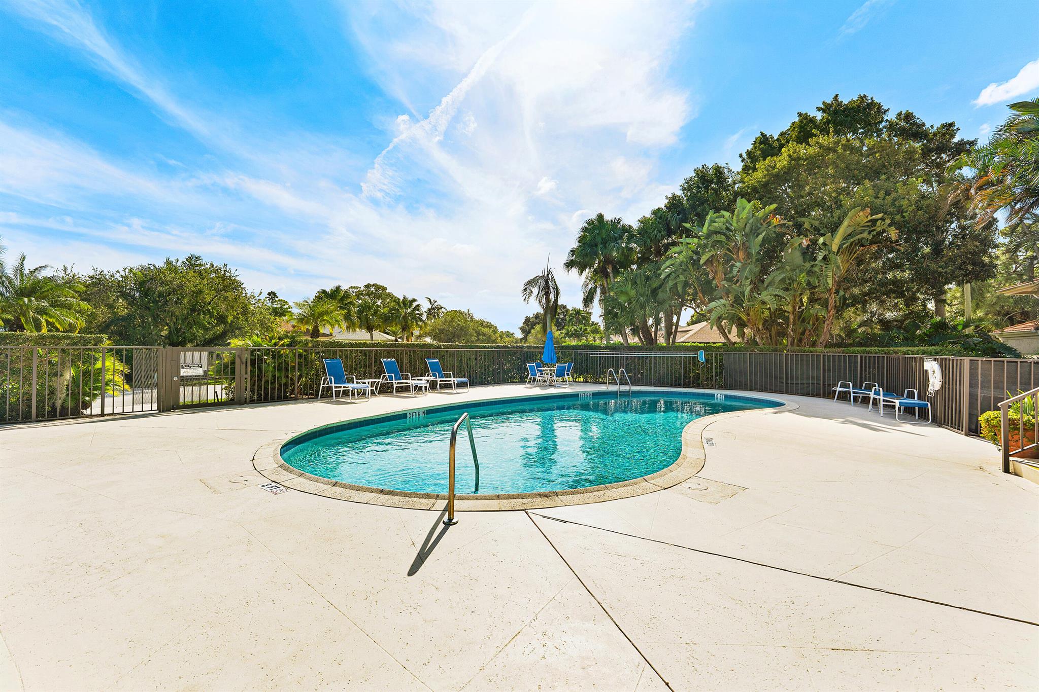 PINEWOOD CONDOS - Residential