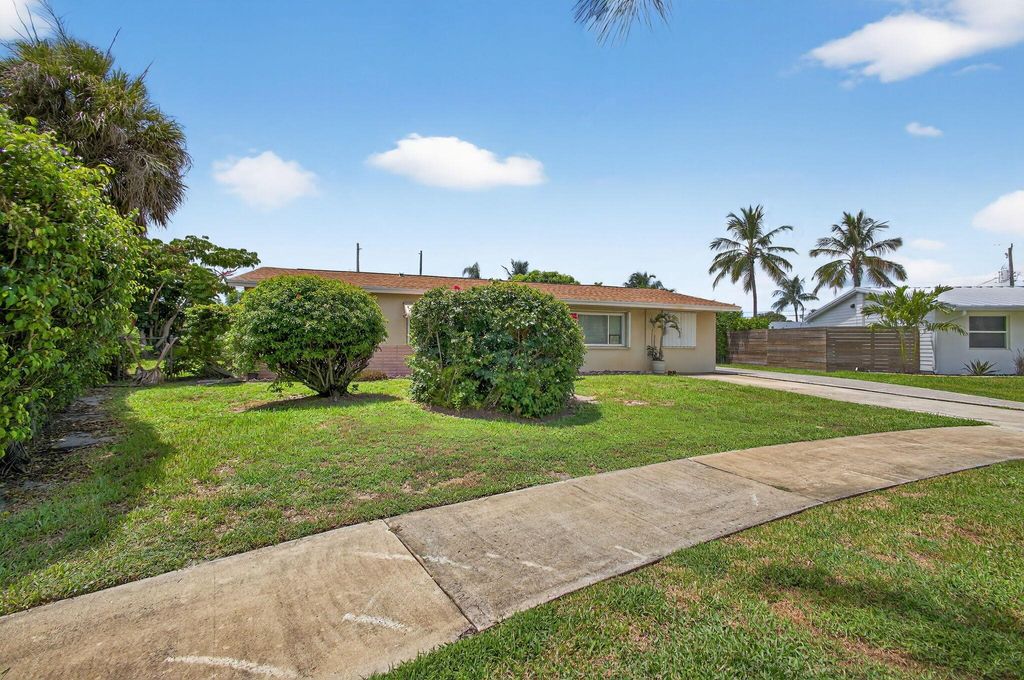 Photo of 721 Huckleberry Lane, North Palm Beach, FL 33408 (MLS # R11118679)