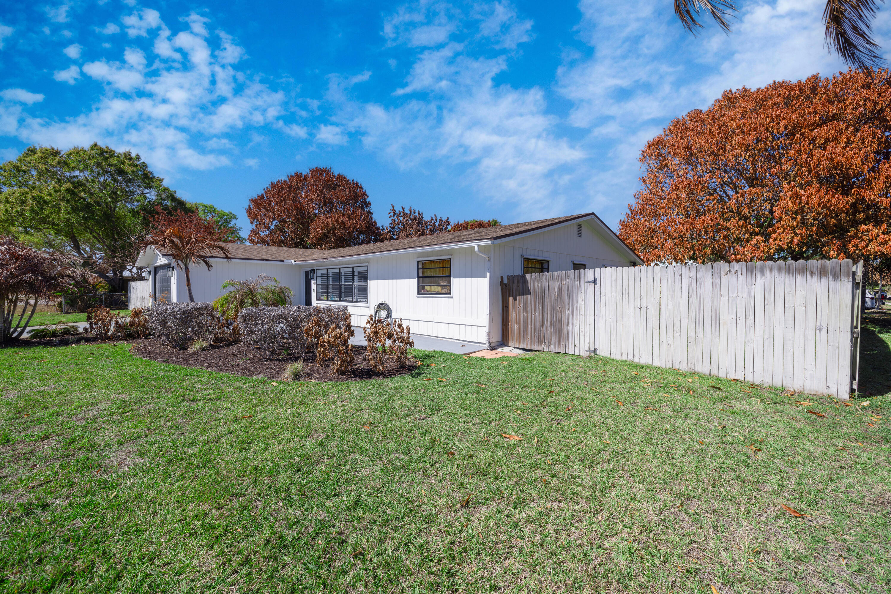 SECOND / FIRST REPLAT IN SEBASTIAN HIGHLANDS UNIT - Residential