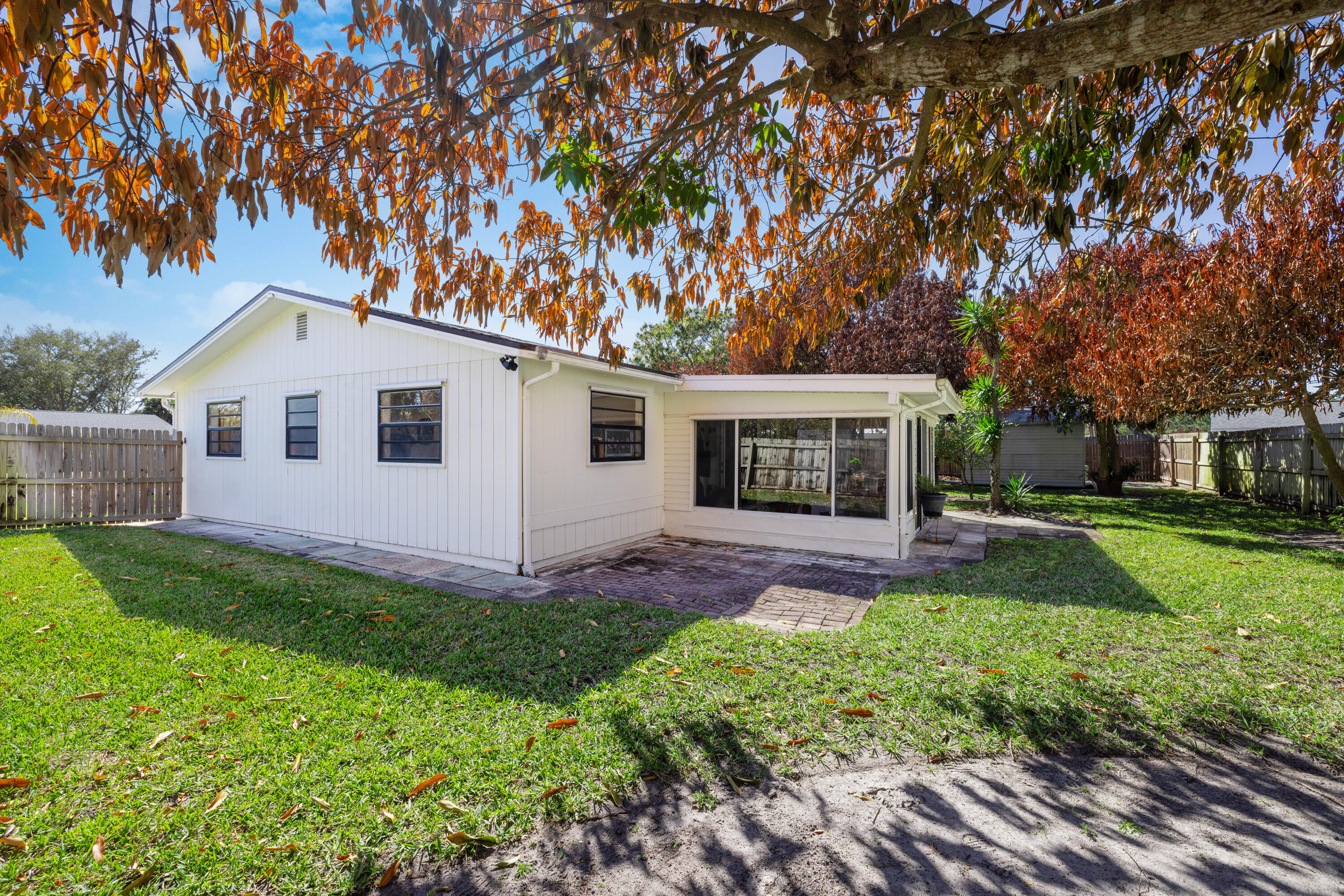 SECOND / FIRST REPLAT IN SEBASTIAN HIGHLANDS UNIT - Residential