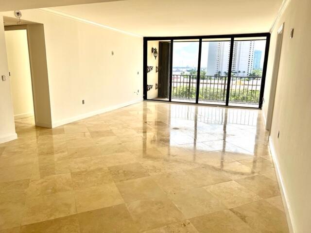 PALM BEACH HOUSE CONDO - Residential