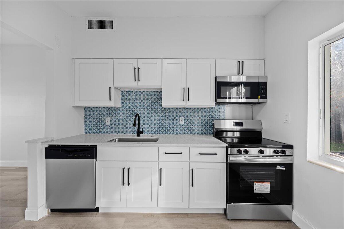 ENGLEWOOD MANOR - Residential