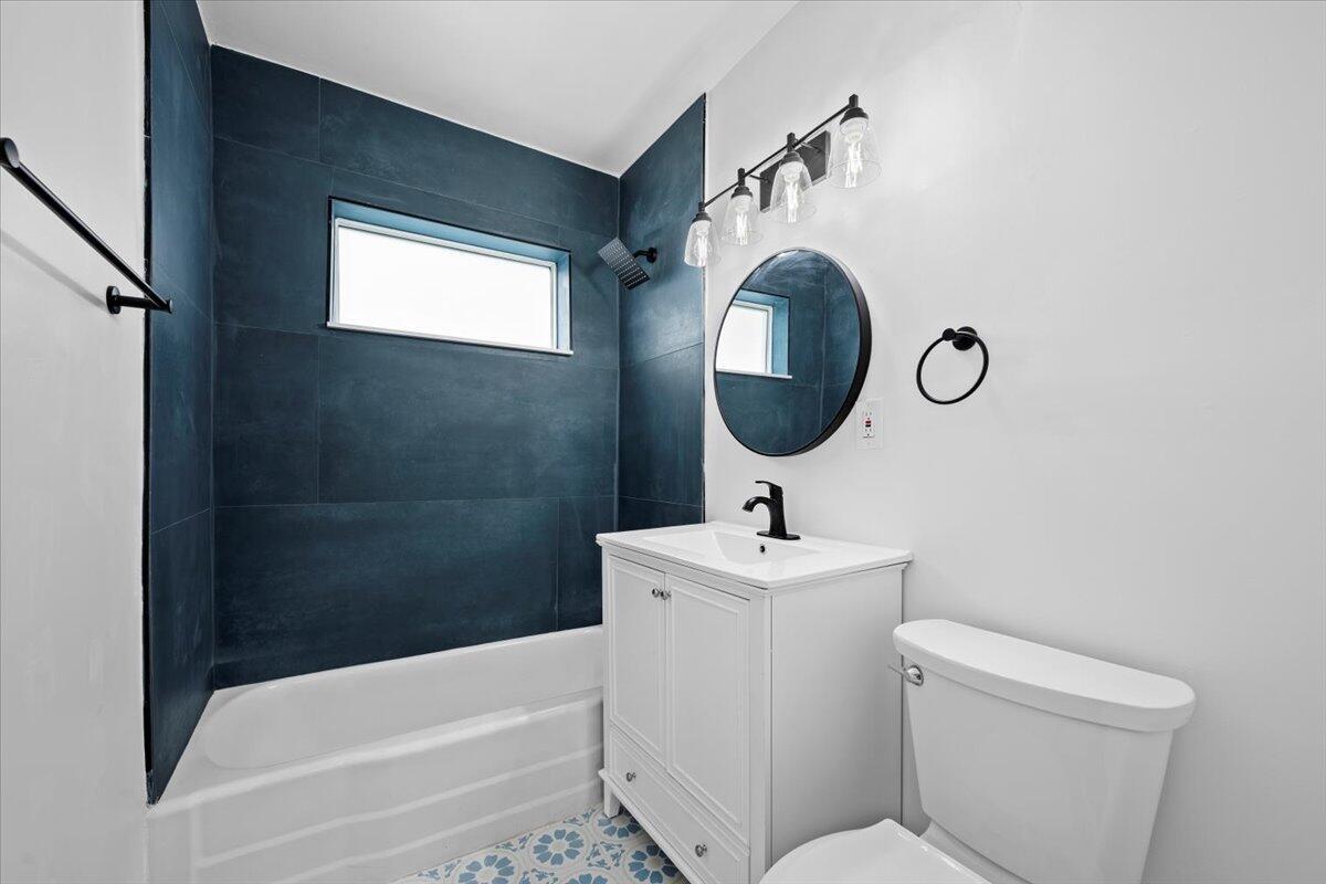 ENGLEWOOD MANOR - Residential