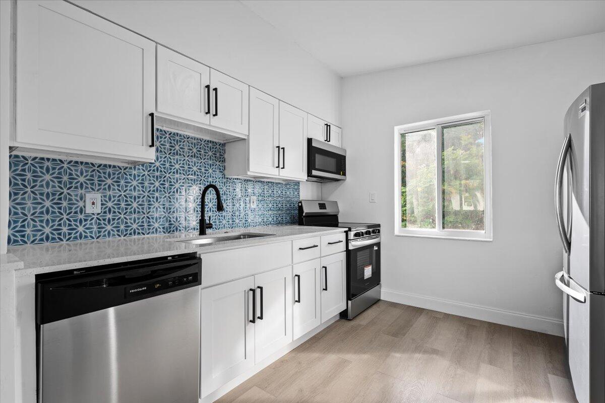 ENGLEWOOD MANOR - Residential