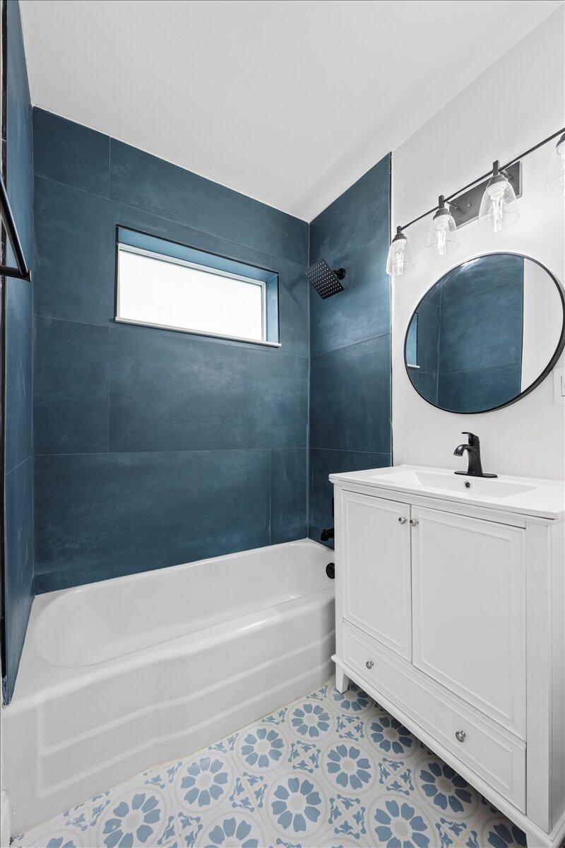 ENGLEWOOD MANOR - Residential