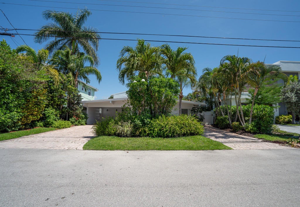 Photo of 2559 SE 14th Street, Pompano Beach, FL 33062 (MLS # F10504015)