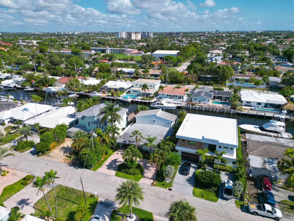 Photo of 2559 SE 14th Street, Pompano Beach, FL 33062 (MLS # F10504015)