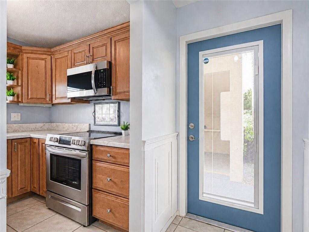 73 Royal Oak Court 101, Vero Beach, FL, 32962/$179,000 1 73 Royal Oak Court 101
