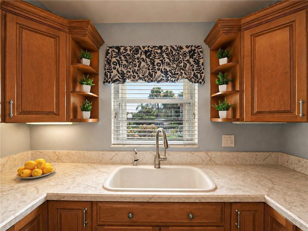 73 Royal Oak Court 101, Vero Beach, FL, 32962/$179,000 3 73 Royal Oak Court 101