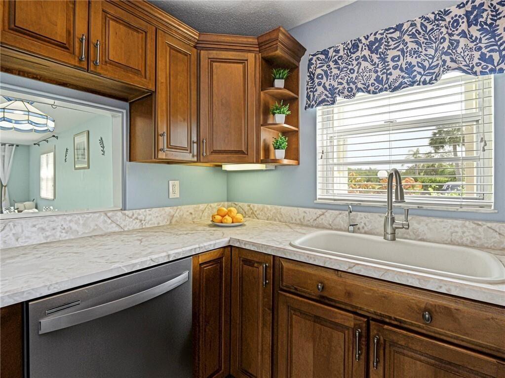 73 Royal Oak Court 101, Vero Beach, FL, 32962/$179,000 4 73 Royal Oak Court 101