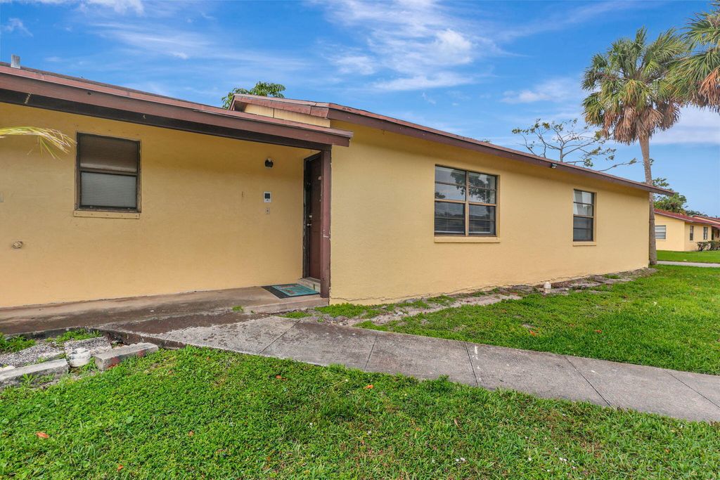 Photo of 468 Glenwood Drive, West Palm Beach, FL 33415 (MLS # R10972170)