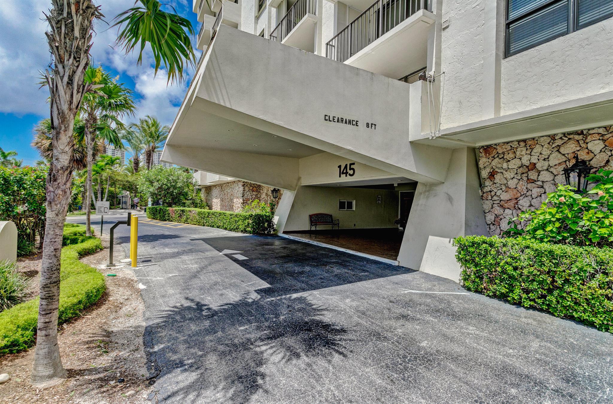 MAYAN TOWERS CONDO II - Residential Lease