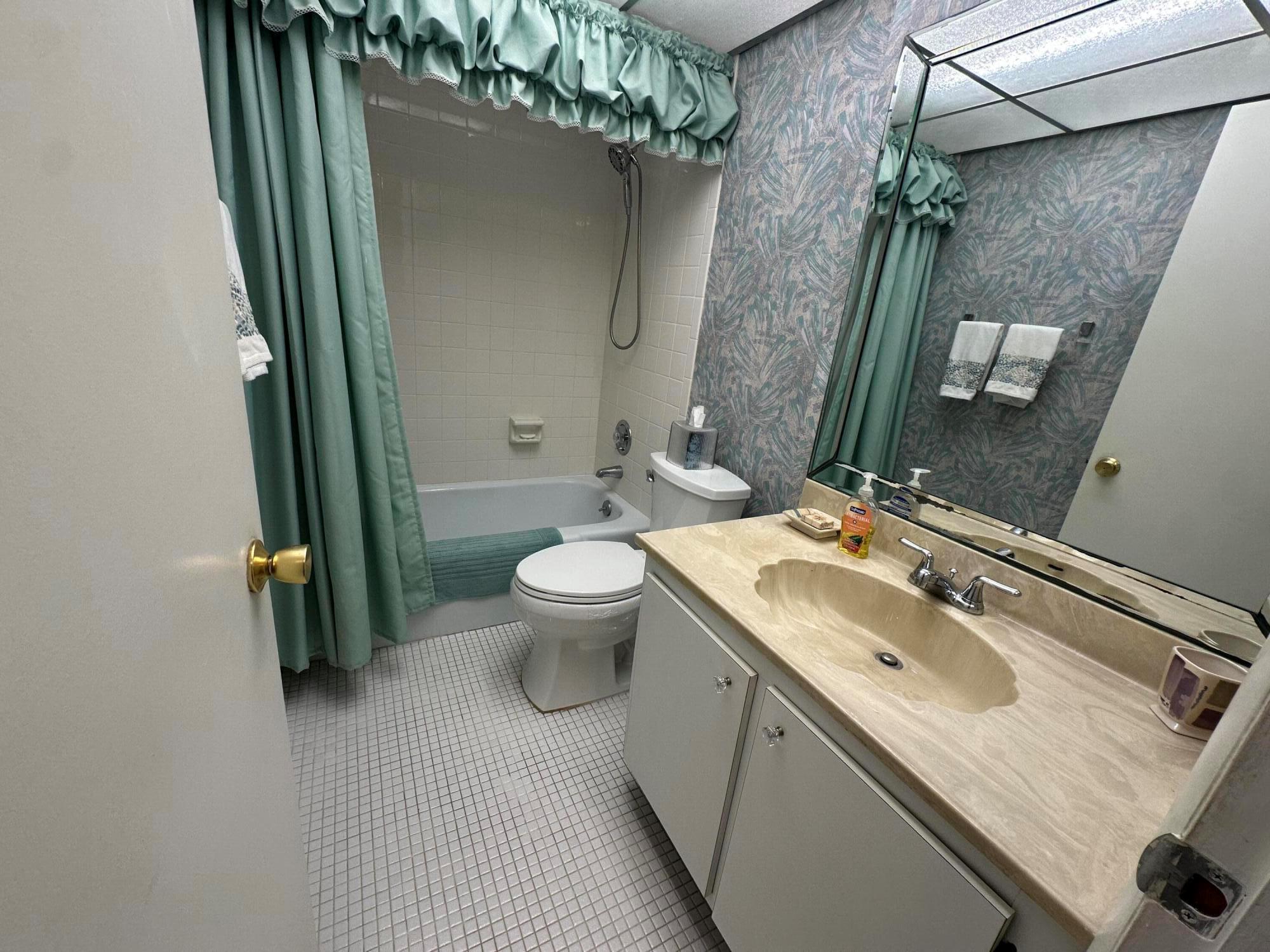 MAYAN TOWERS CONDO II - Residential Lease