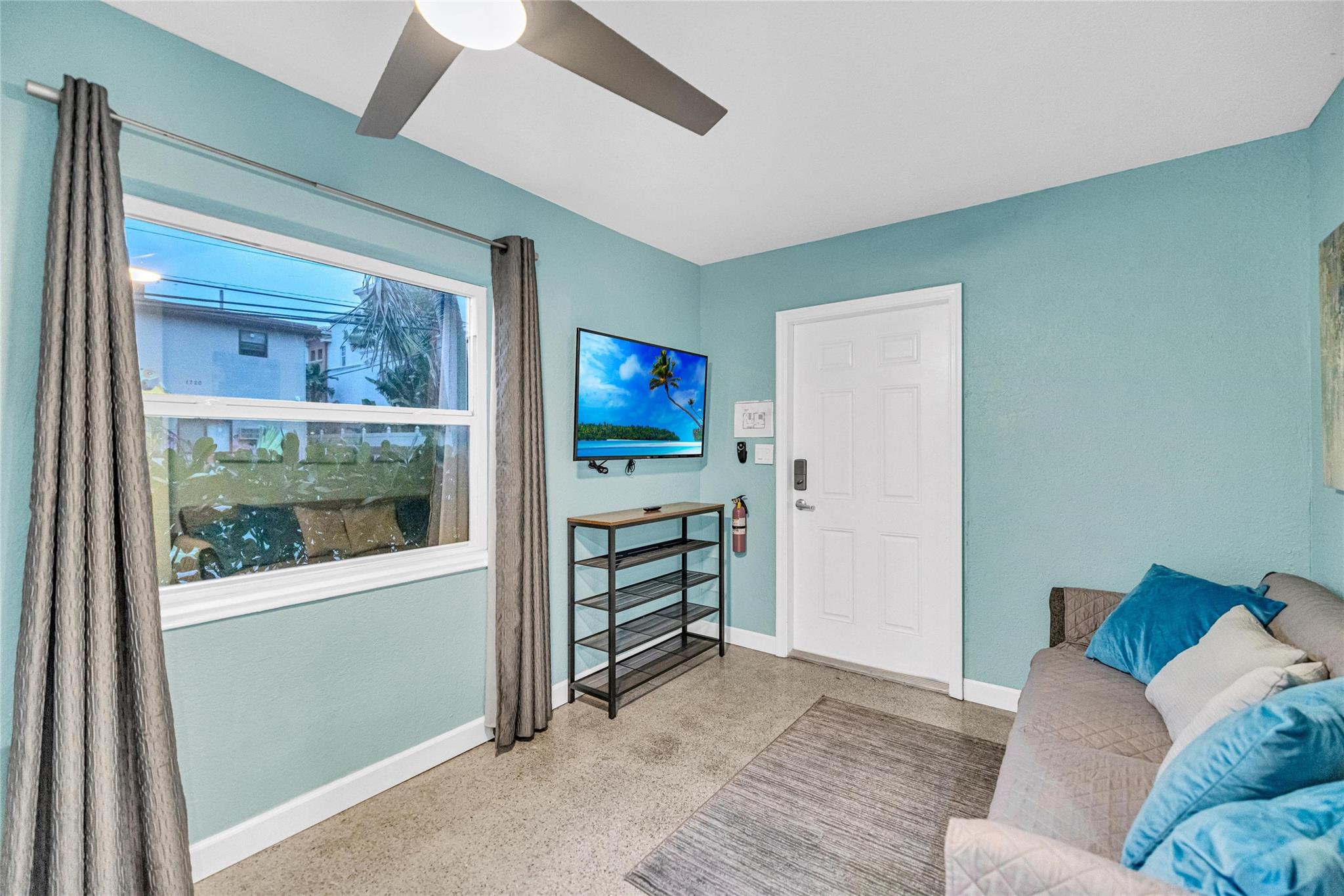 Furnished or Unfurnished in NE Fort Lauderdale. Light, beachy 1 bed/1 bath just minutes to the beach, Las Olas, and downtown. Full kitchen with stove/oven, microwave, refrigerator, cookware, and utensils. On-site laundry shared with the other two units. Rent includes water, sewer, trash, basic internet and gas; the tenant pays electric. $1,900/mo (12-month, unfurnished) or $2,100/mo (7-month, unfurnished). Max 2 occupants. Small pets considered with owner approval. No smoking.