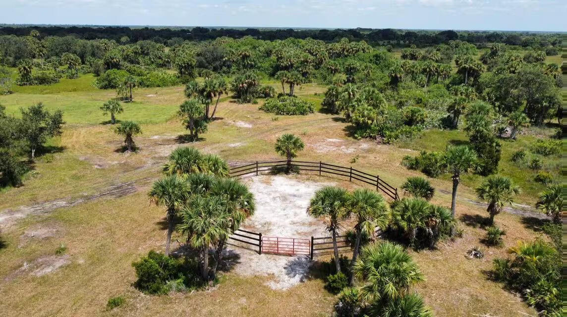 CABBAGE WOODS RANCHES - Land