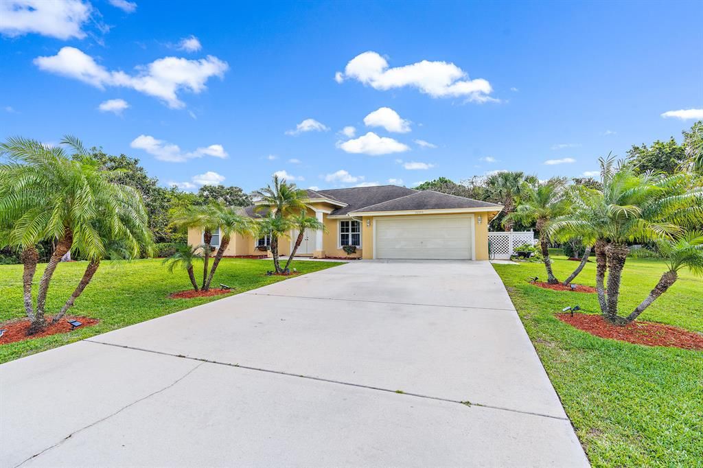 Photo of 16550 75th Avenue N, Palm Beach Gardens, FL 33418 (MLS # R10705412)