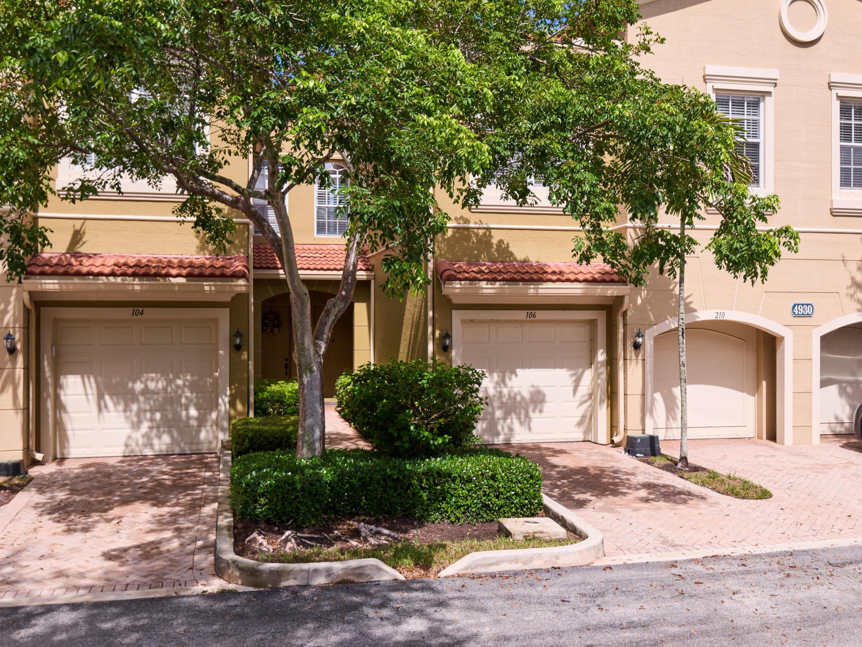 Properties 4930 Bonsai Circle 106